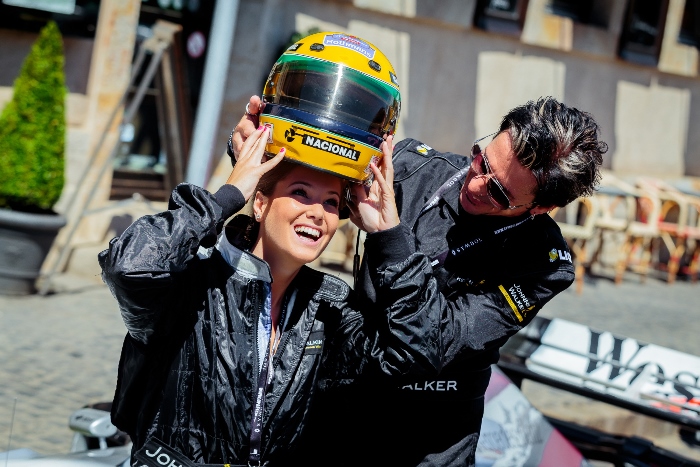 linda_felprobalhatta_senna_sisakjat