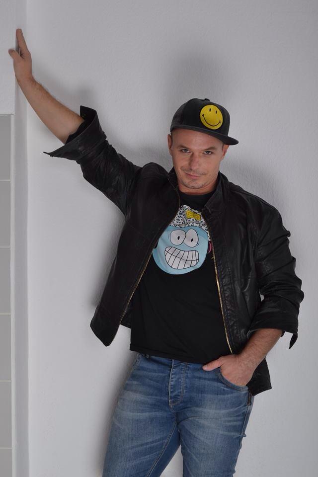 10805369_10152855356073610_126198646_n