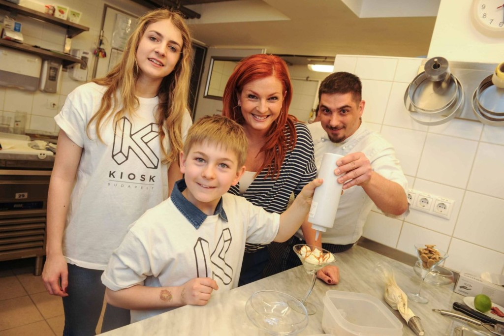 keleti_csalad_a_kiosk_souschefjevel