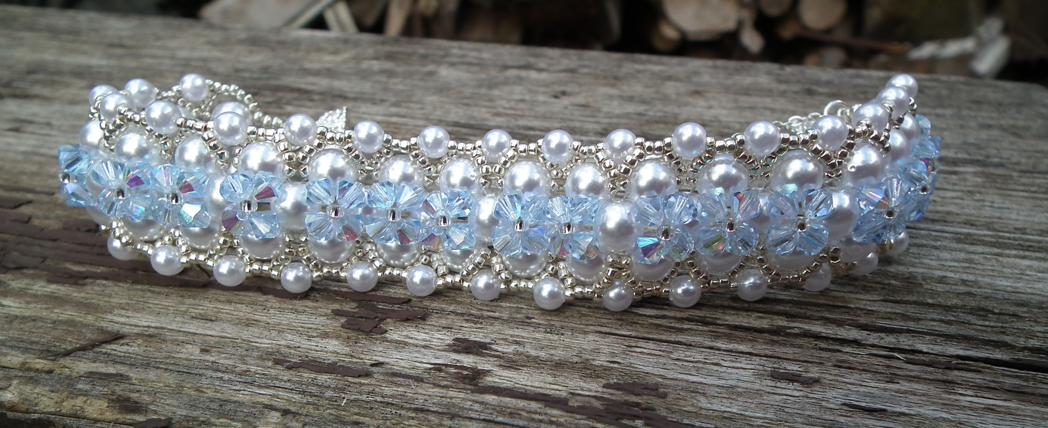 világos kék karkötő.jpg