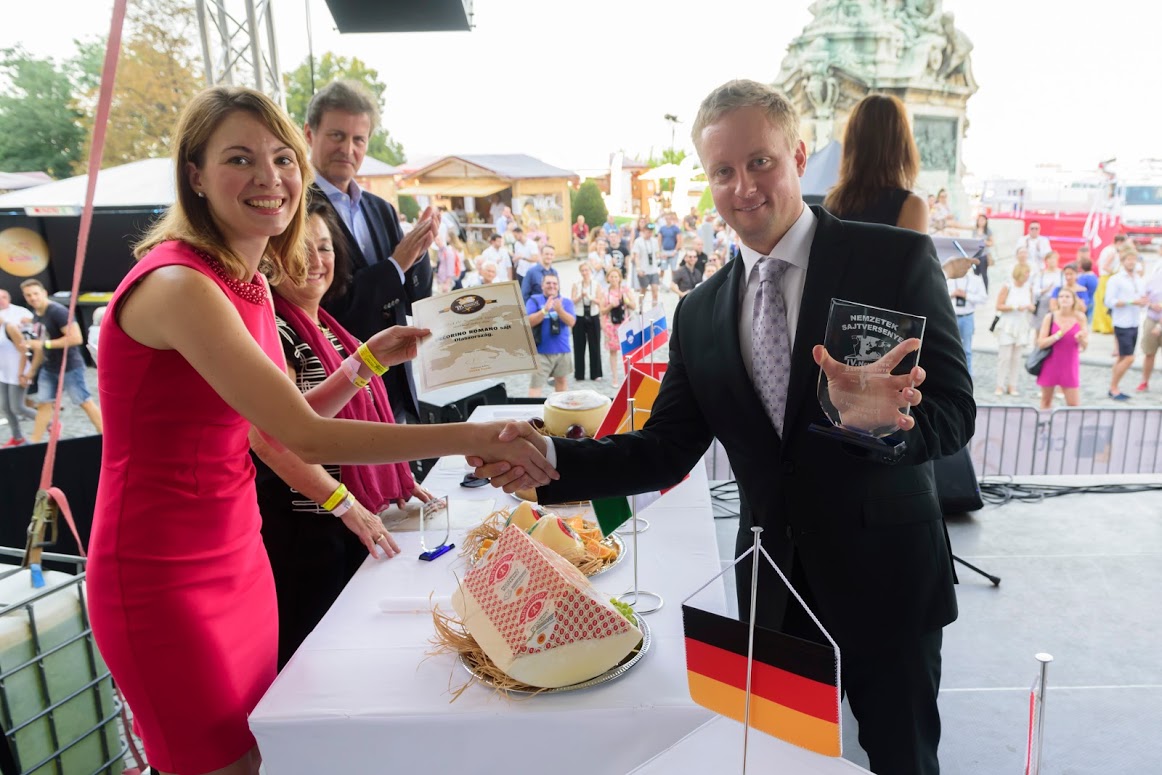 Nemzetek Sajtversenye - 1. díj olasz.jpg