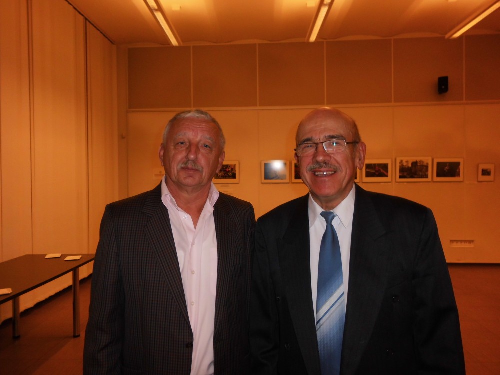 11 Dudás Sándor és Adamecz László mindketten pályázóink voltak, régi jó ismerősként üdvözölték egymást.JPG