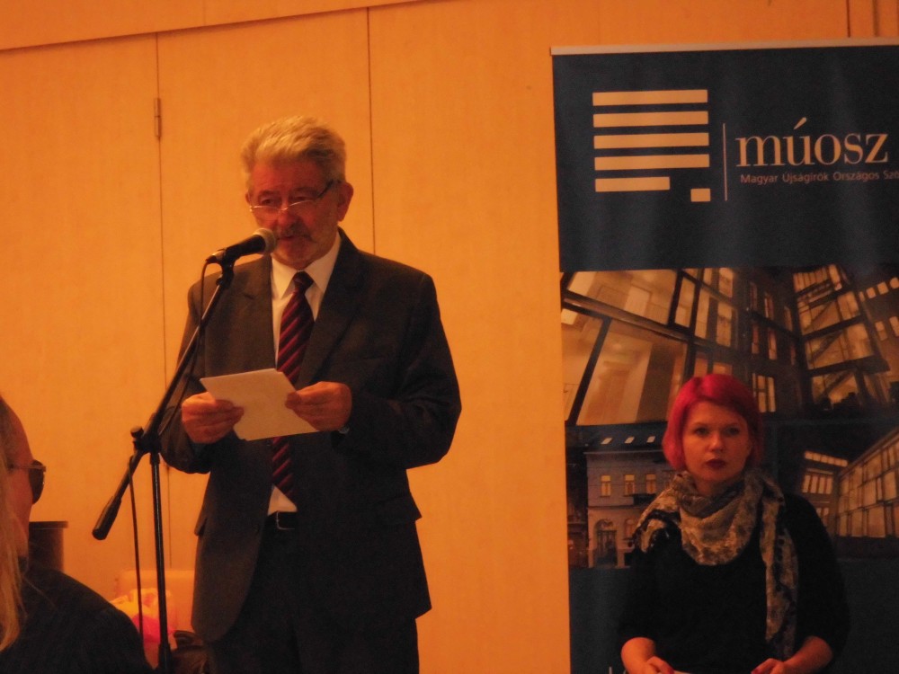 2 Földiák András, a Magyar Művelődési Társaság elnöke ünnepi beszédét mondja.JPG