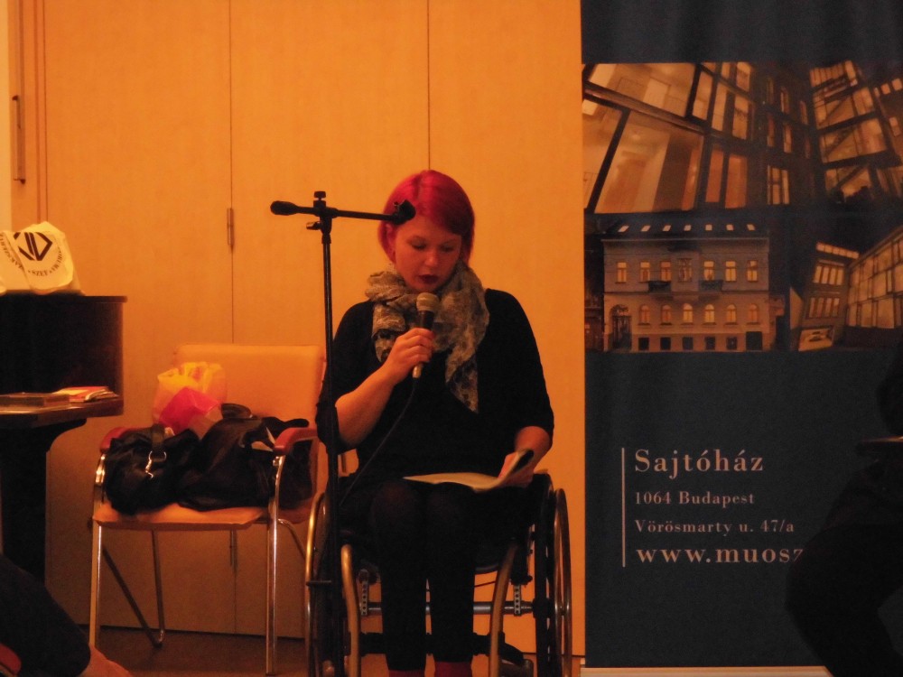 5 A díjnyertes művek részleteit Molnár Marietta Laura olvasta fel.JPG